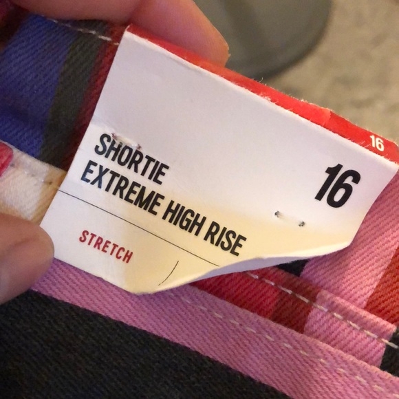 💞 High Rise Shorts - Picture 5 of 5